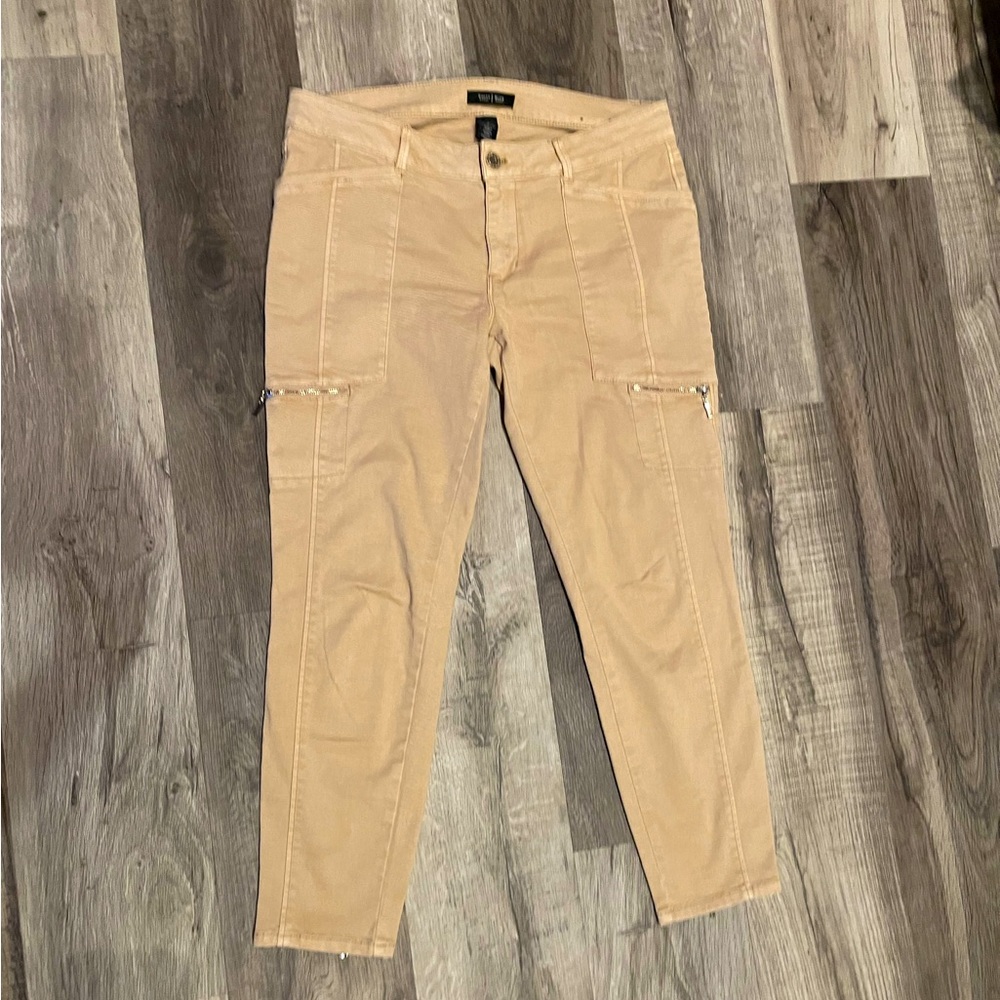 White House Black Market cropped skinny jeans with fun zipper detailing!